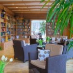Bibliothek & gemütlicher Aufenthaltsraum im Hotel Sonnengarten Bad Wörishofen