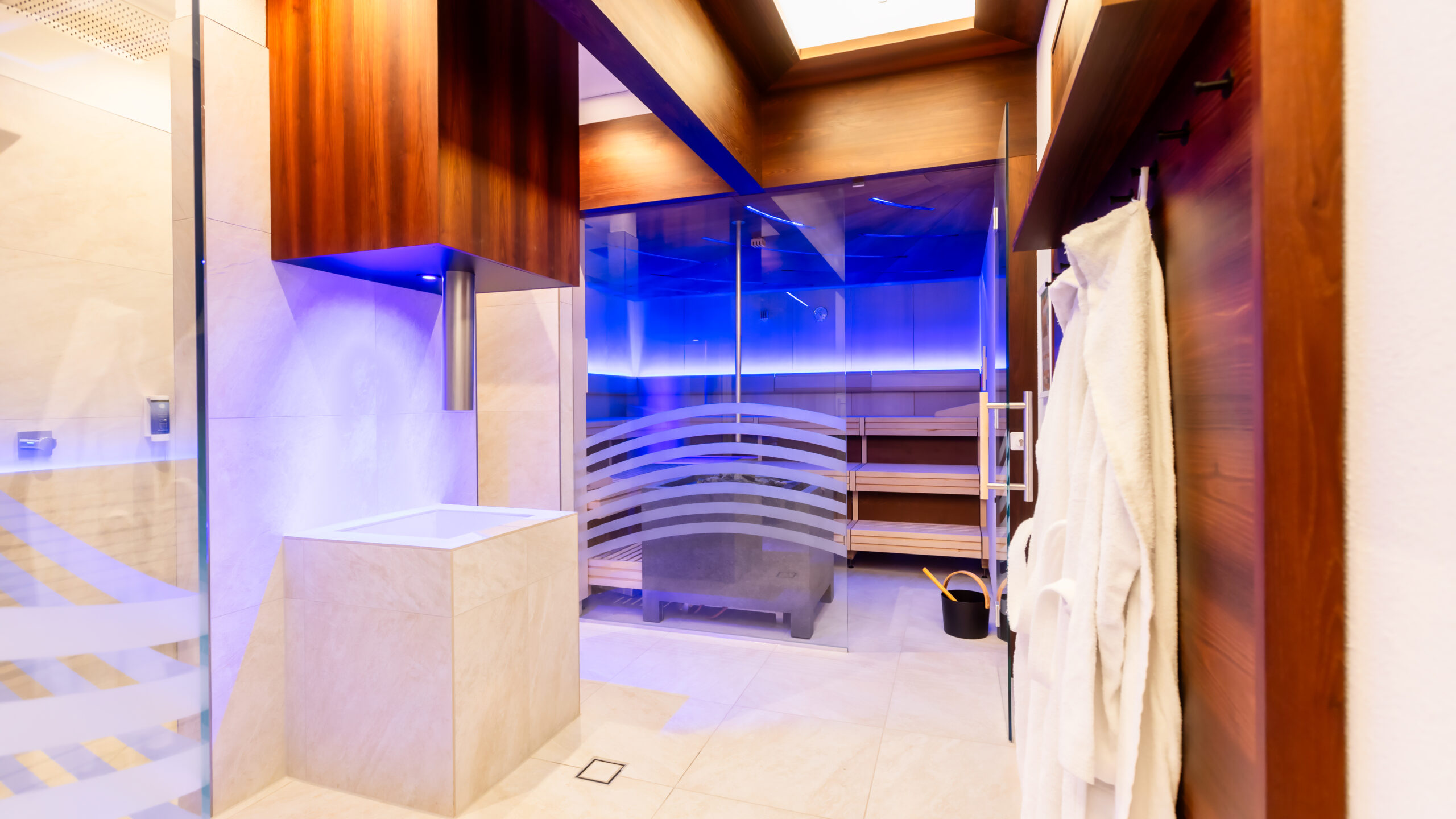 Hotel Sonnengarten, Bad Wörishofen, Sauna, blau beleuchtet